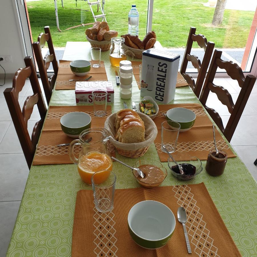 Chez Les J-Folais - 3 Kms Puy Dufou - Les Epesses Bed & Breakfast Ngoại thất bức ảnh